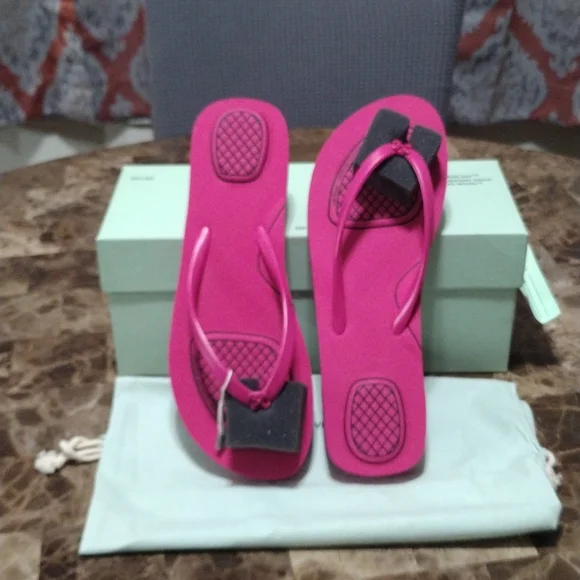 SOLD 💯 Auth Off White Flip Flops - Picture 5 of 6